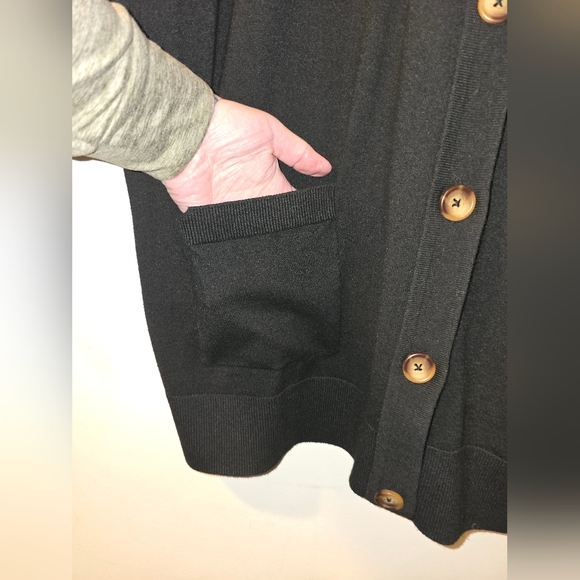 Torrid NWOT Floral Black Button Up Cardigan Sweater - Size 2 - Picture 3 of 4